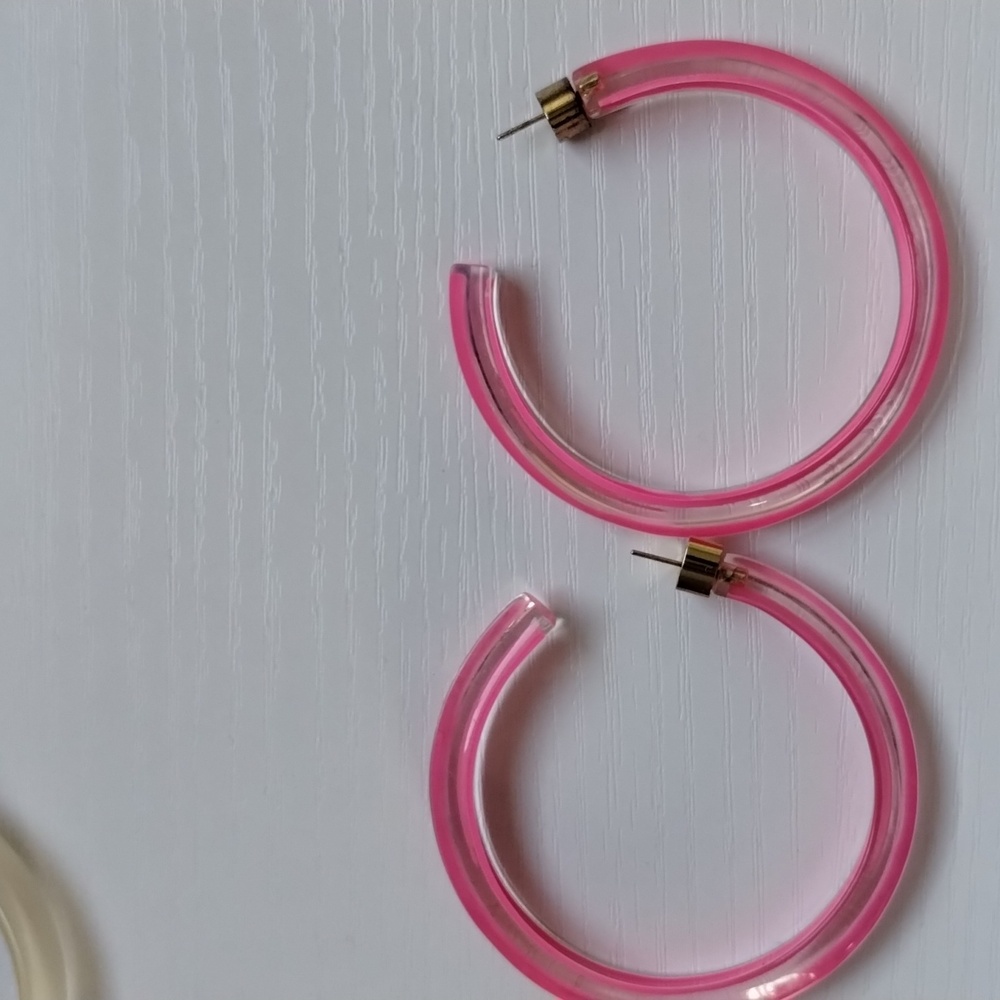 Alison Lou Lucite Jelly Pink Hoop Earrings Medium - Picture 5 of 10